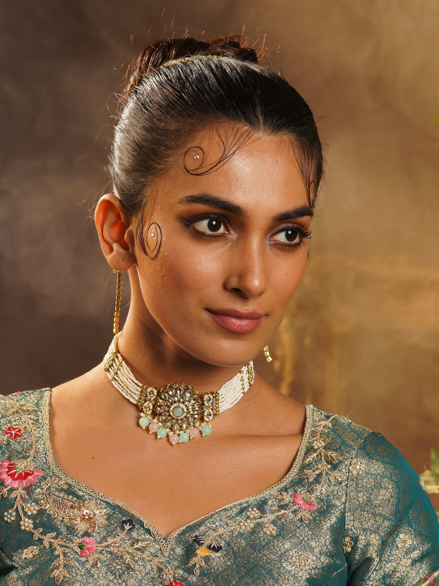 Mihira Kundan multi choker set