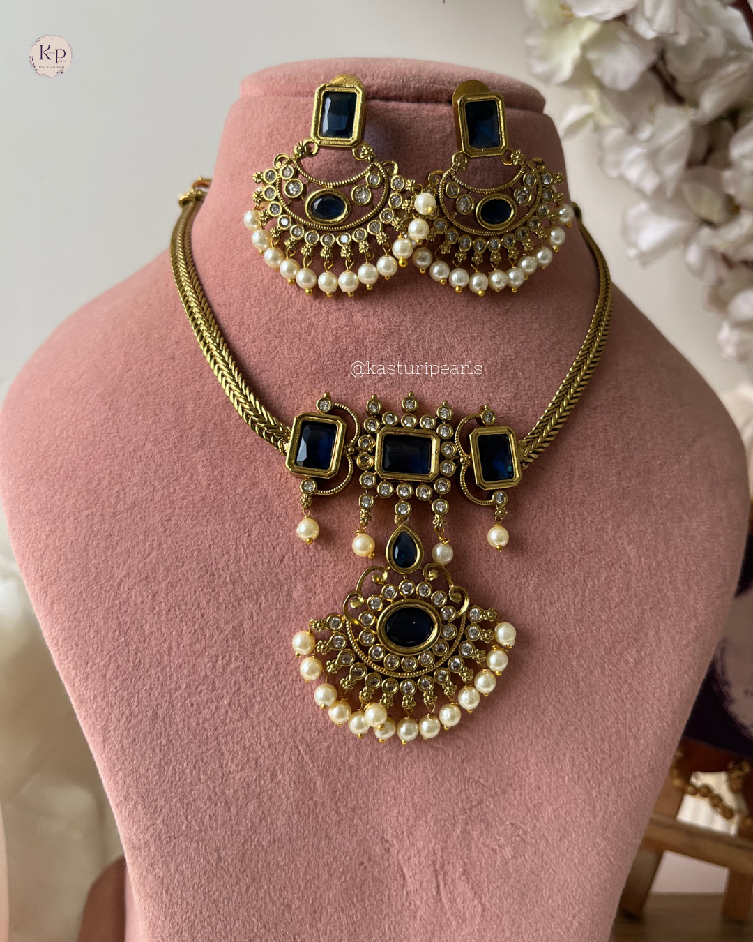 Aaisha Blue Victorian antique short Neckset