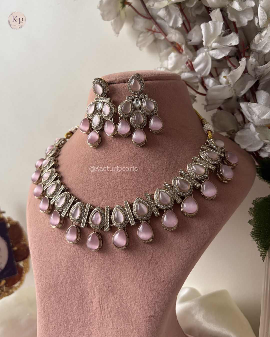 Darshika Mehendi Polish Kundan Neckset