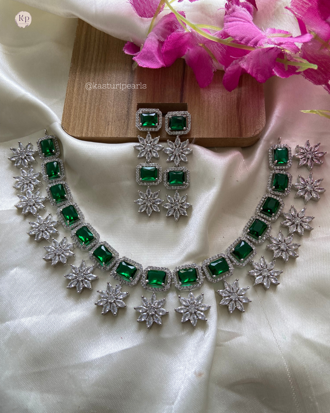 Suman Green AD Neckset