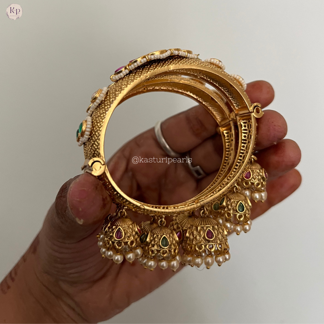 Hridhira Antique ghubghroo bangle set