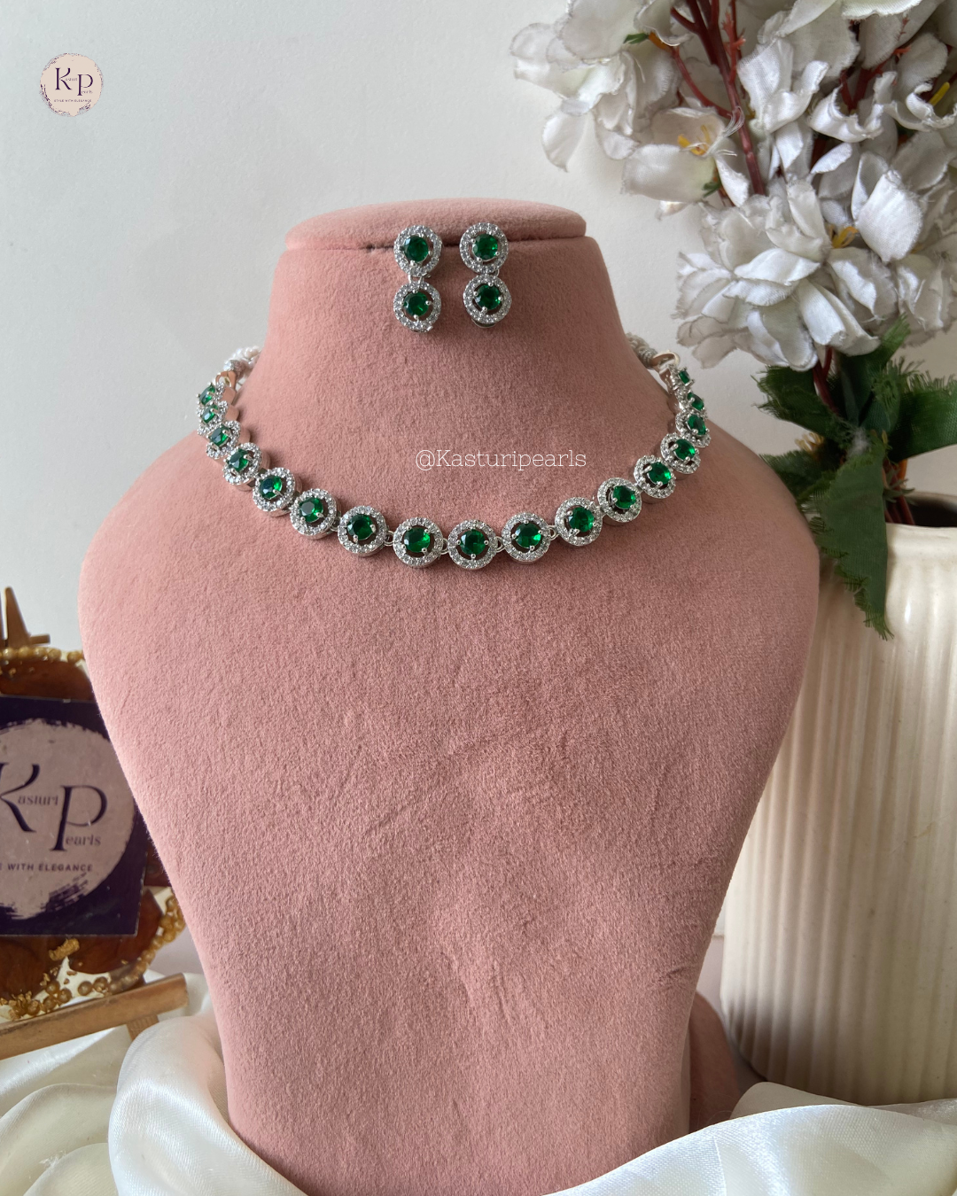 Ikvanshi green Ad Neckset