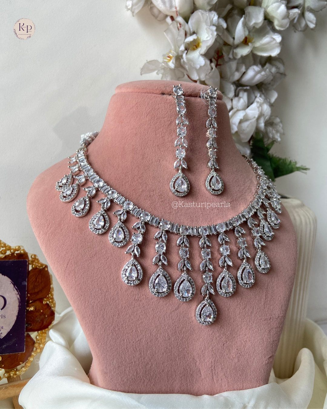 Kenita Ivory AD Neckset