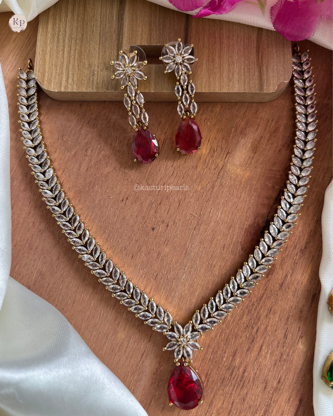 Kesari stone changeable Victorian Necklace set