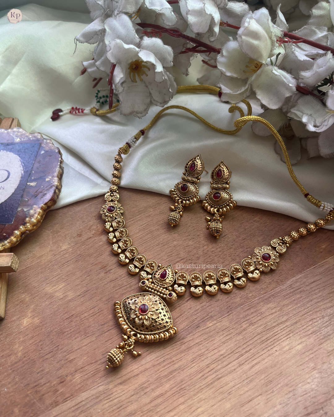 Kunika rajwada Neckset
