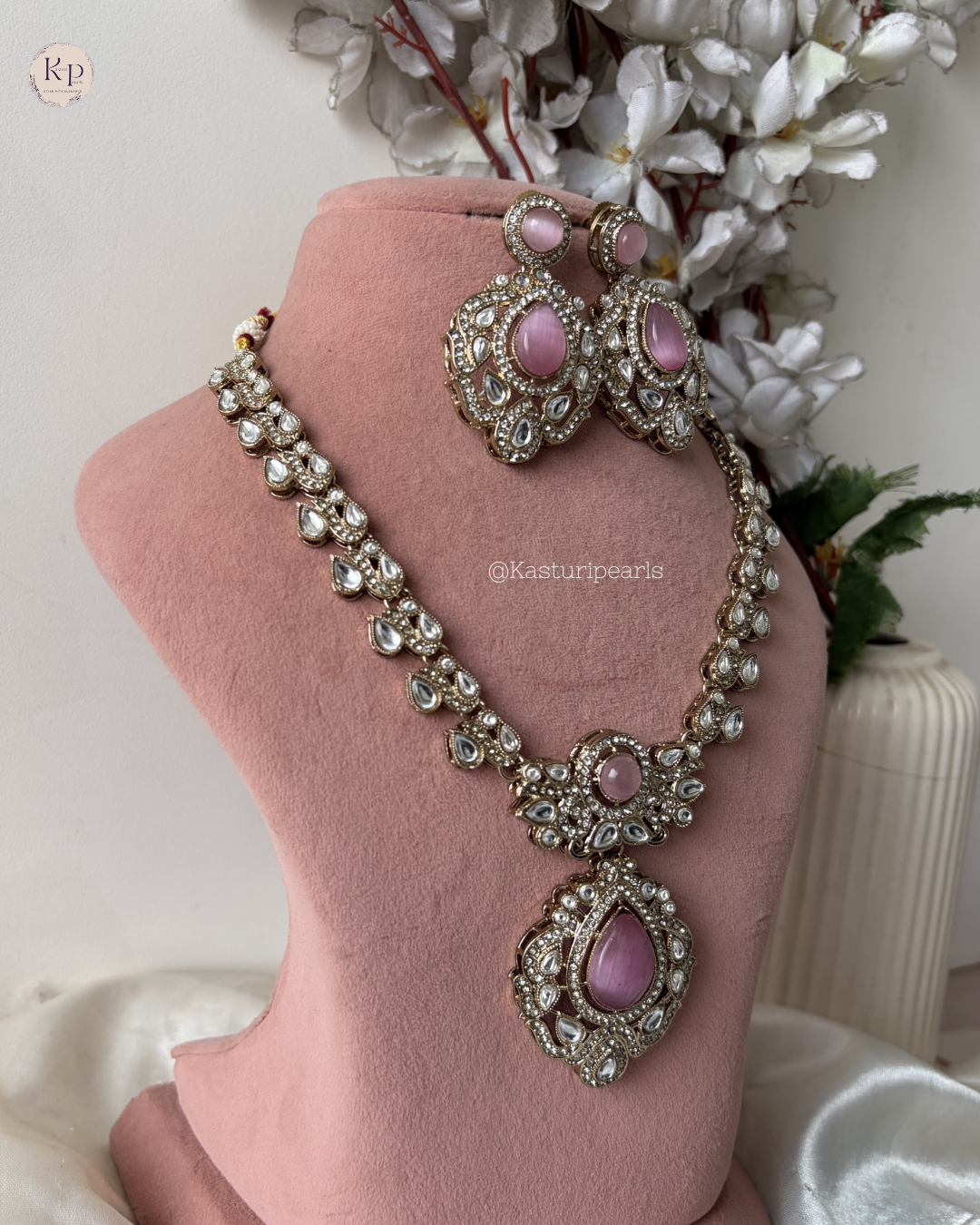 Madhvi Mehendi Polish Neckset