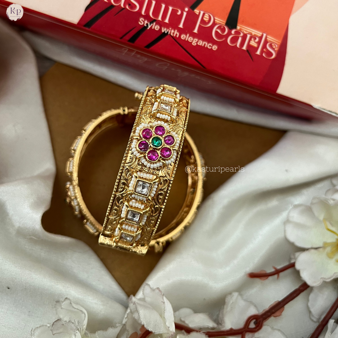 Manvi Antique coper bangle