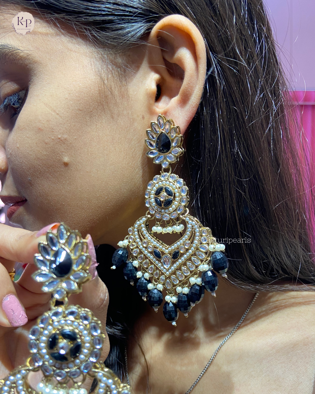 darshita Black Kundan Earrings