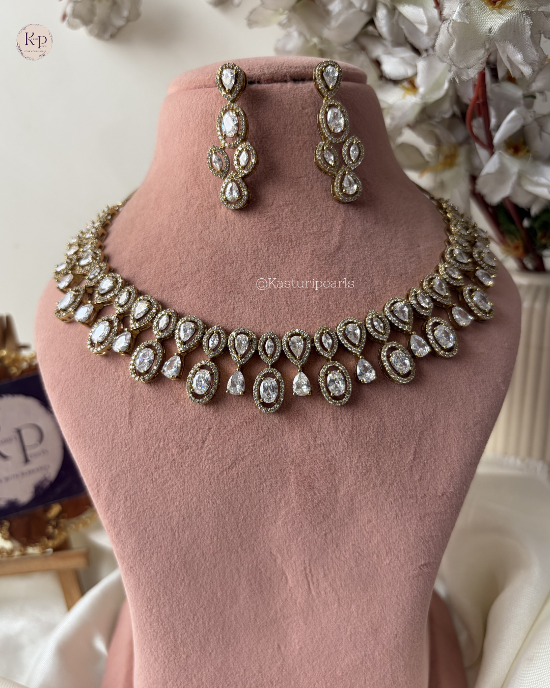 Purvisha Victorian Polish Neckset