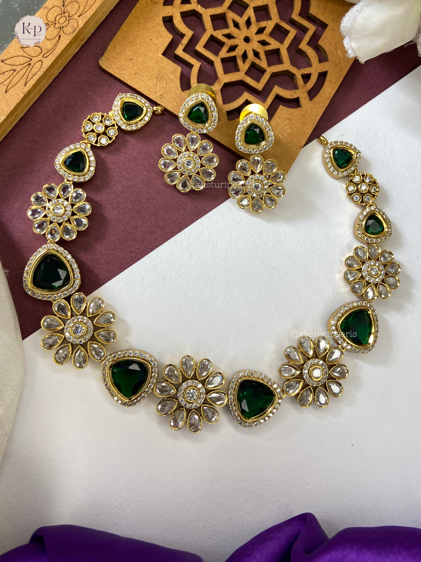Nazia Green Victorian Polish Necklace set