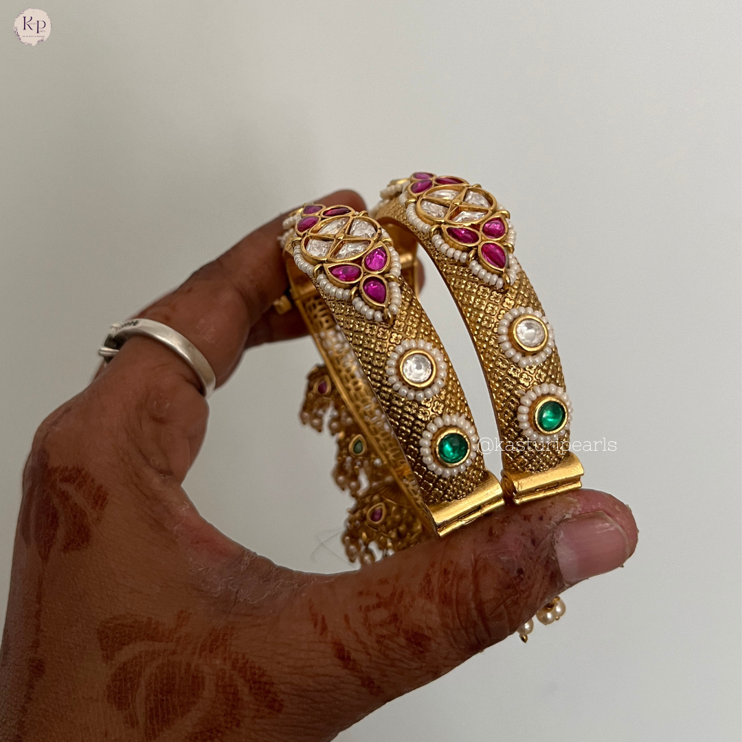 Hridhira Antique ghubghroo bangle set