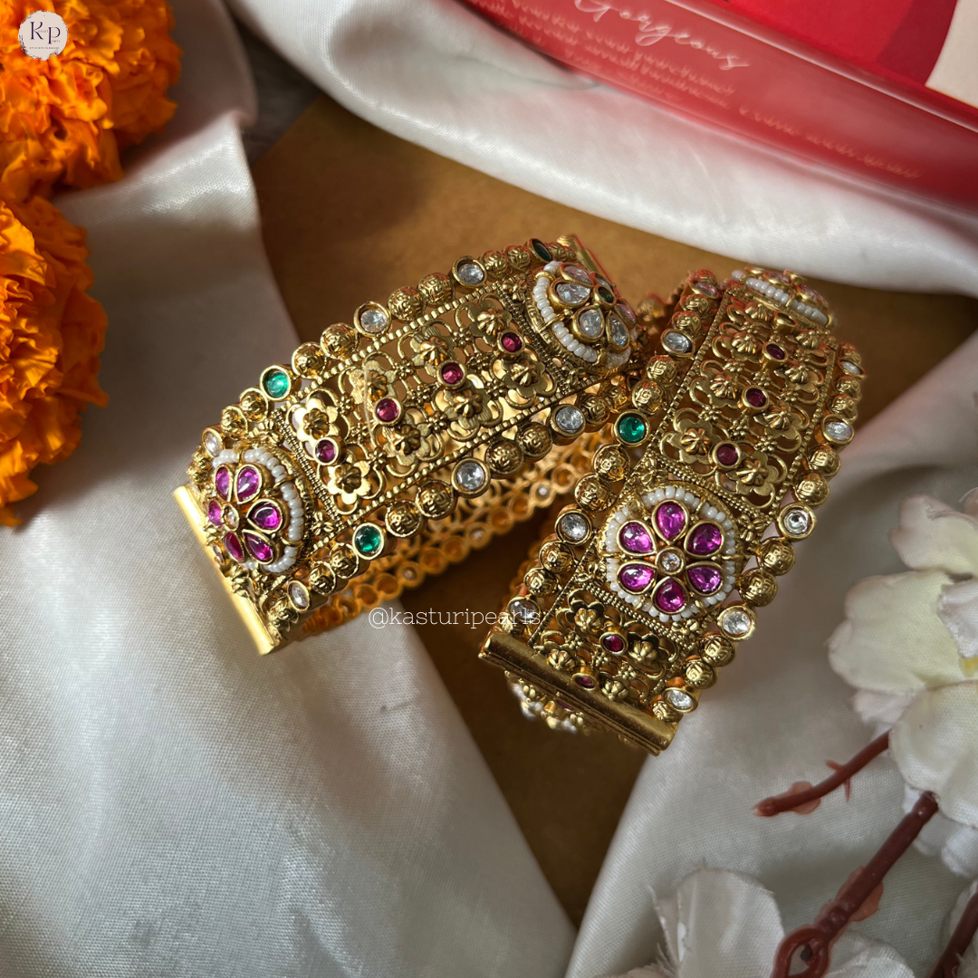 Khanak Antique Gold brass Bangle set