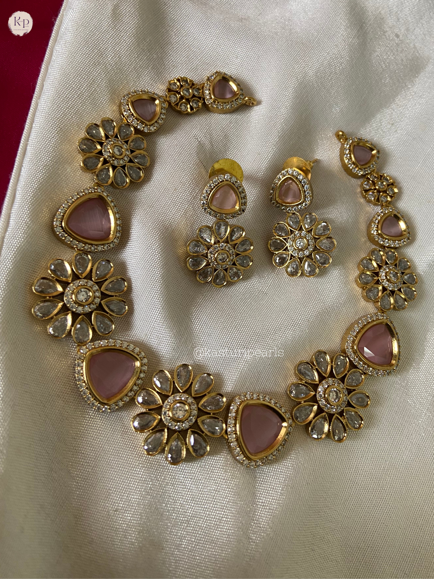 Nazia Pink victorian Neckset