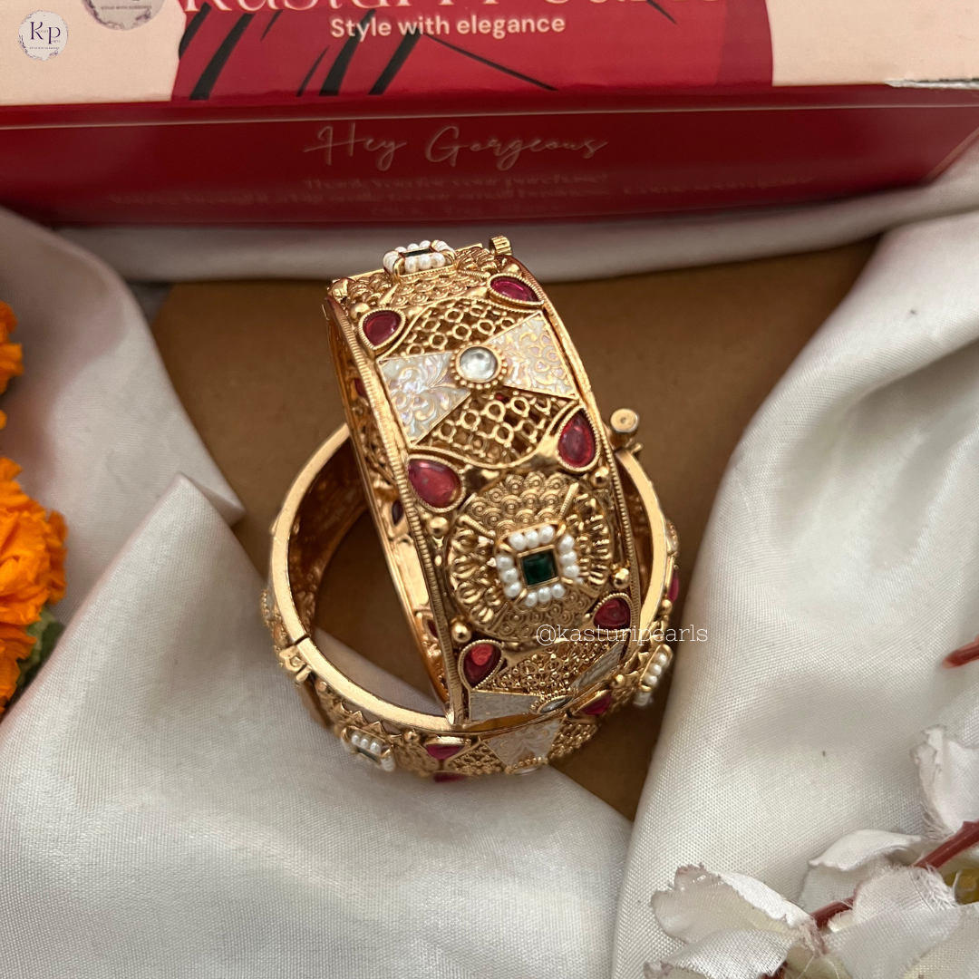 Neesha Rajwada Bangle set