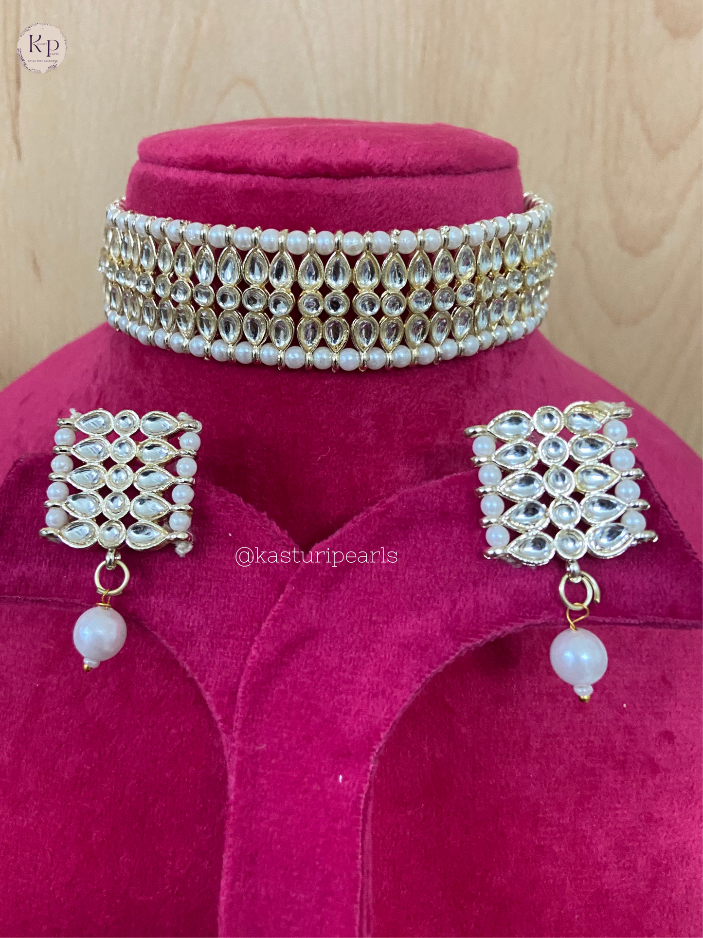 Vinita Kundan choker set