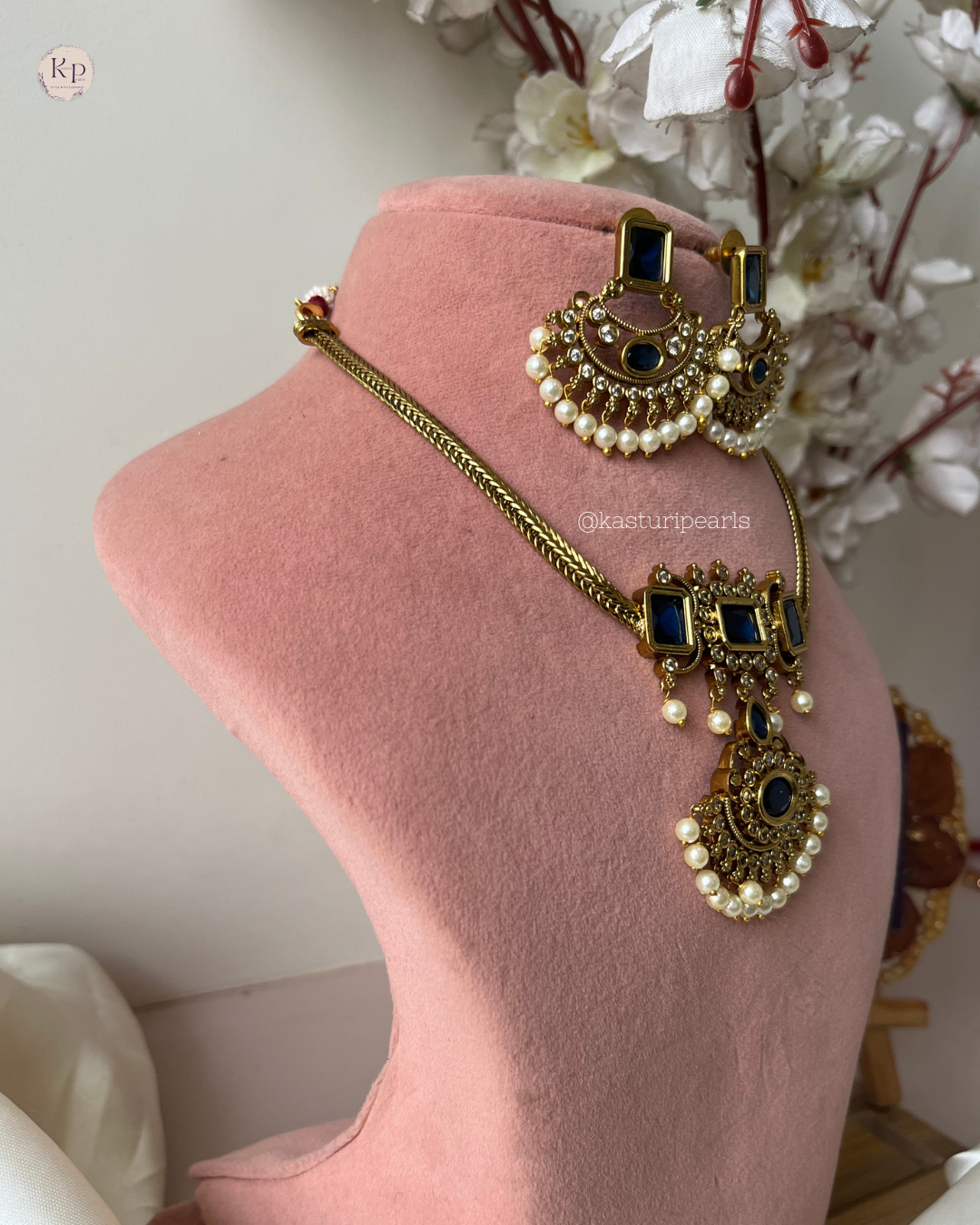 Aaisha Blue Victorian antique short Neckset