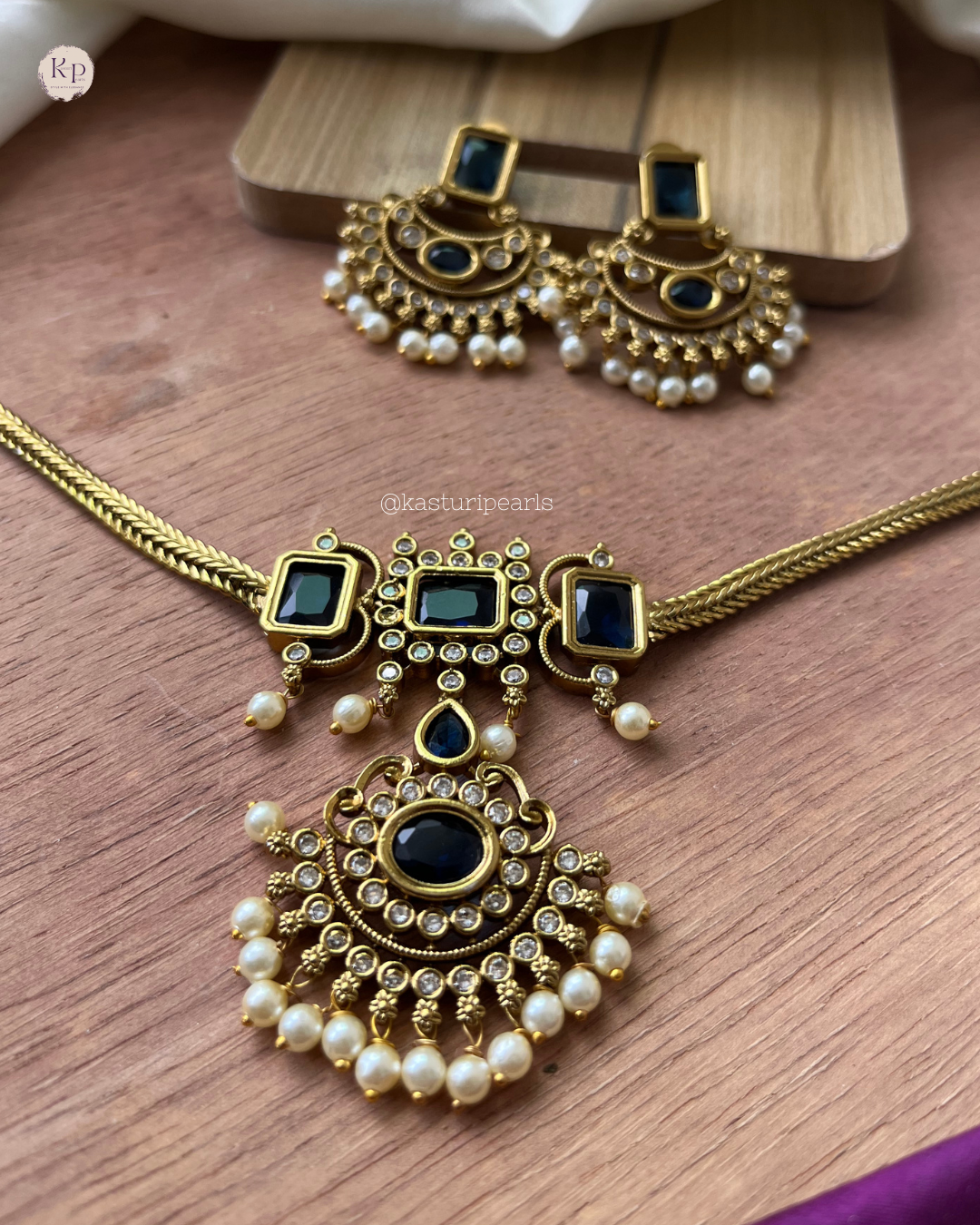 Aaisha Blue Victorian antique short Neckset