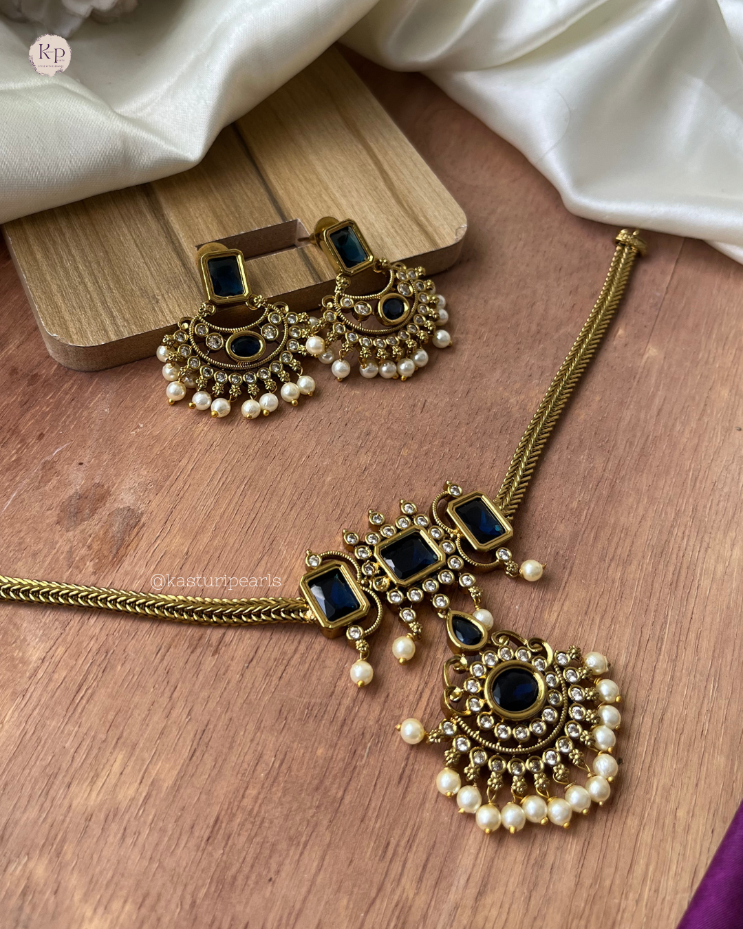 Aaisha Blue Victorian antique short Neckset