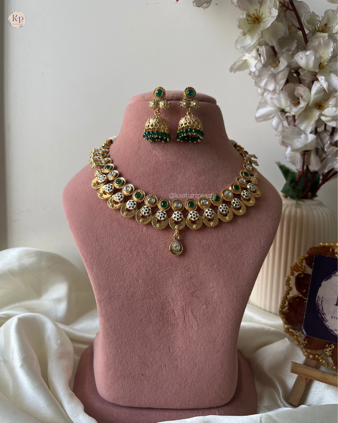 Aarti rajwada neckset