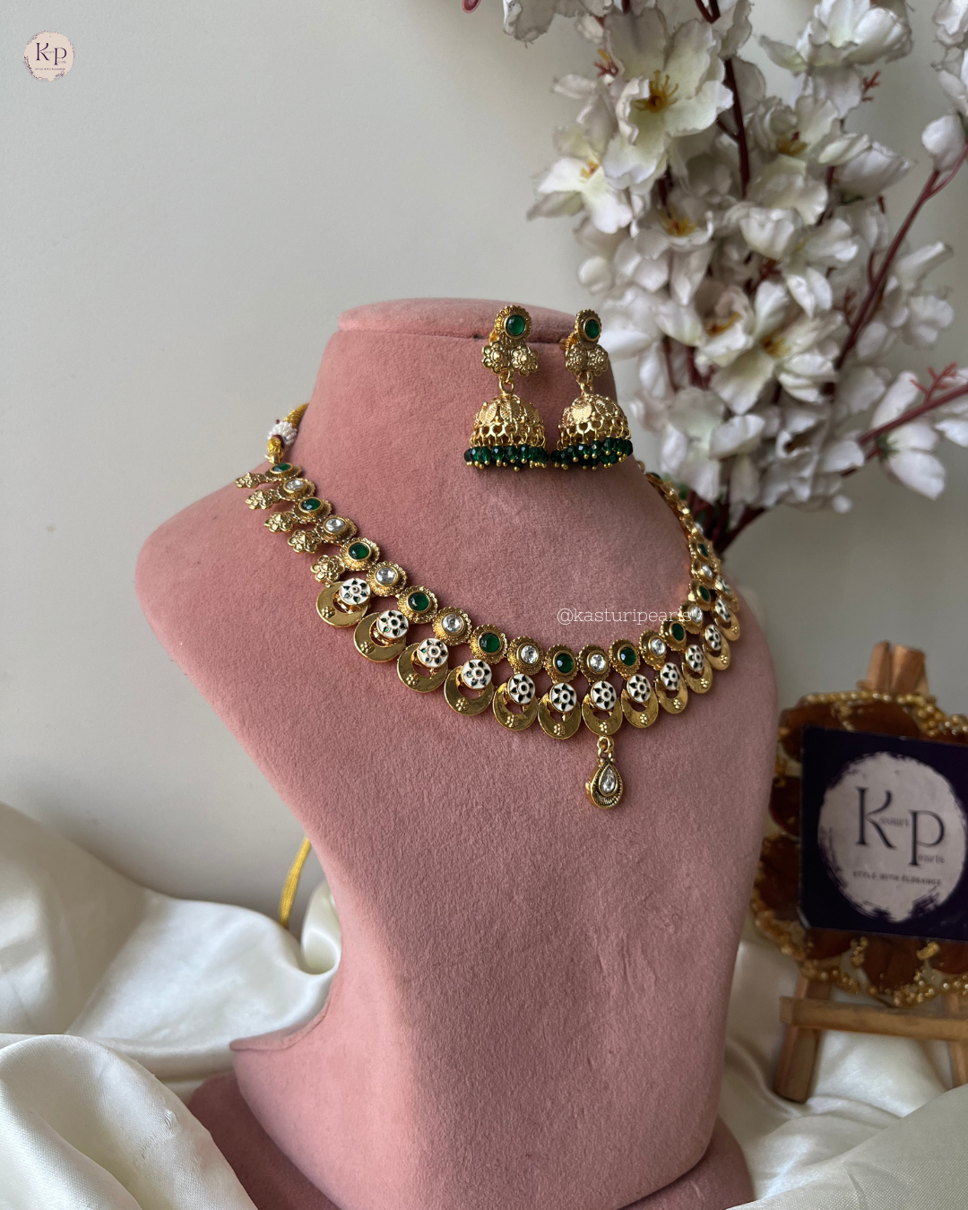 Aarti rajwada neckset