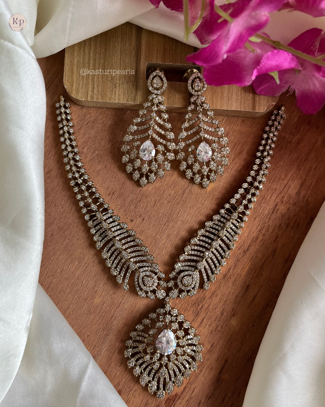 Chakshu victorian Neckset