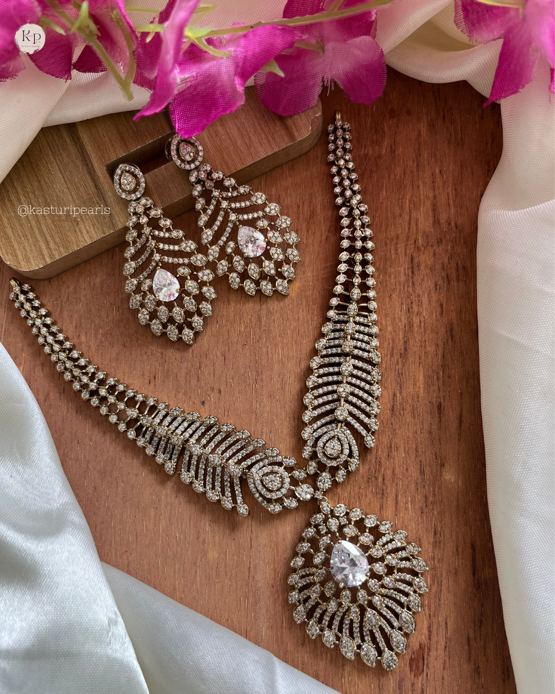 Chakshu victorian Neckset