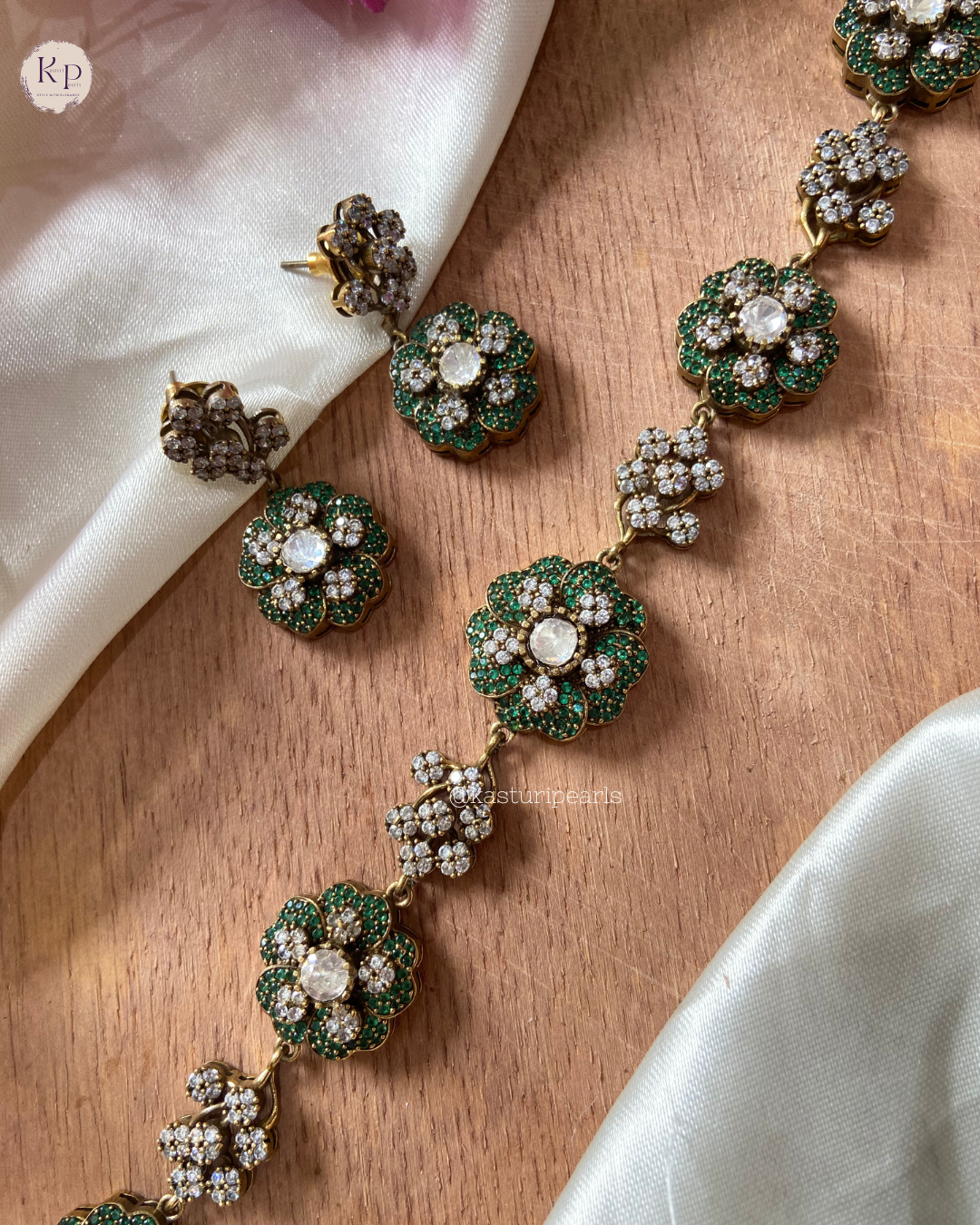 Chaitri Victorian Polish Neckset