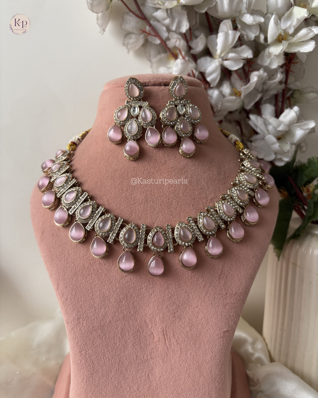 Darshika Mehendi Polish Kundan Neckset