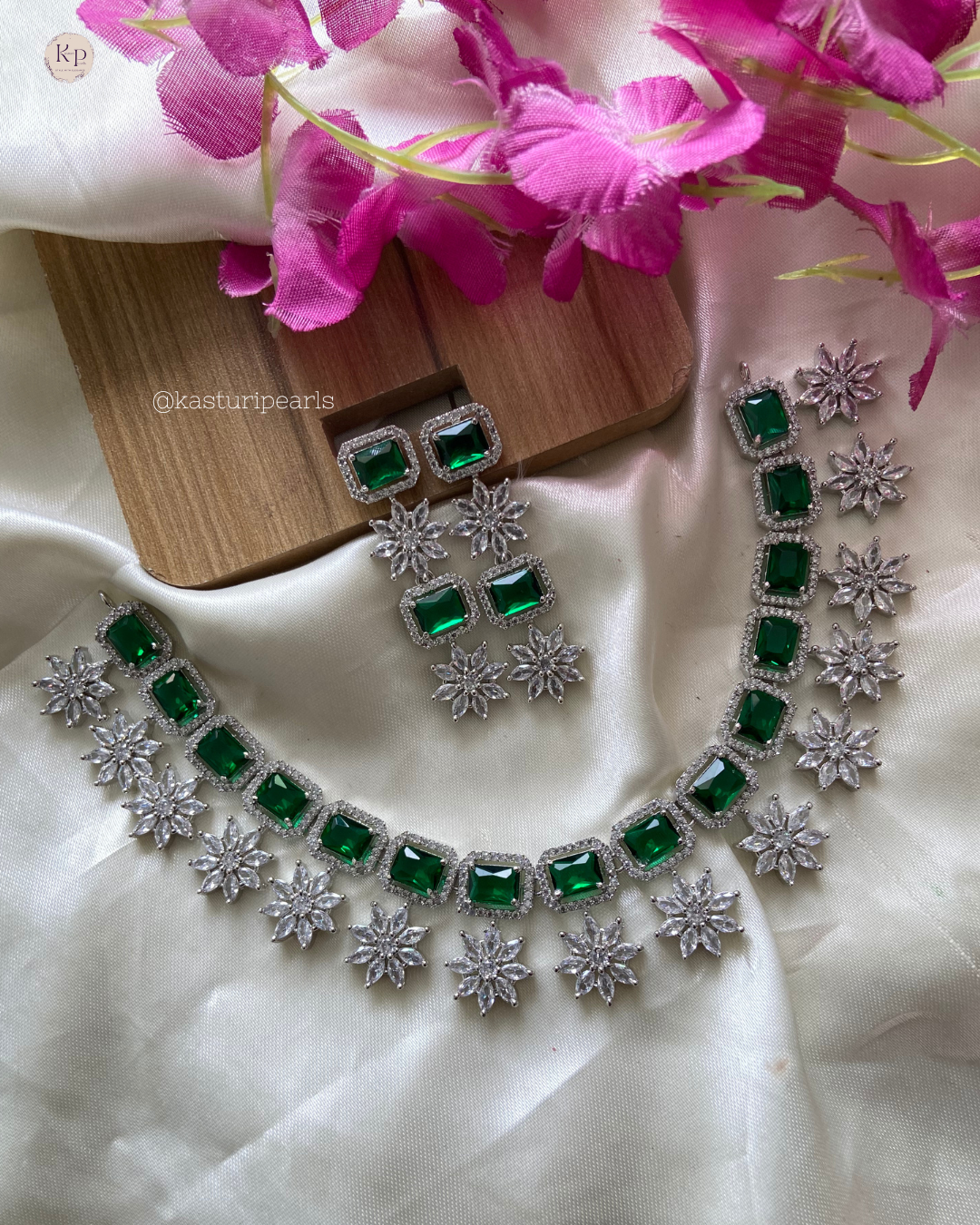Suman Green AD Neckset