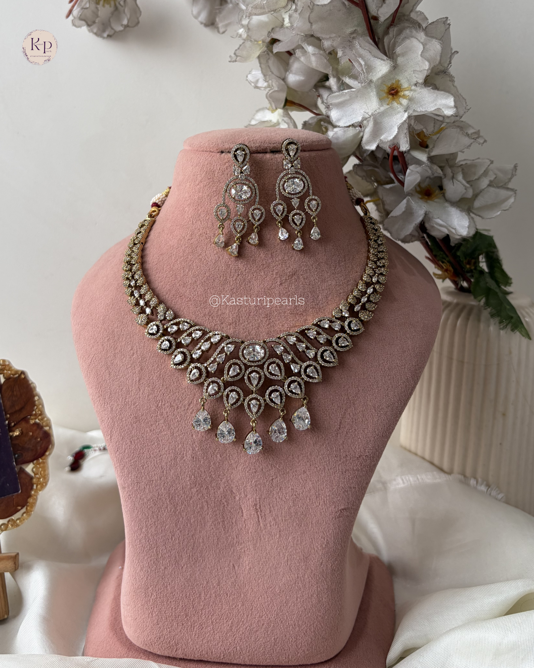 Genelia Victorian Neckset