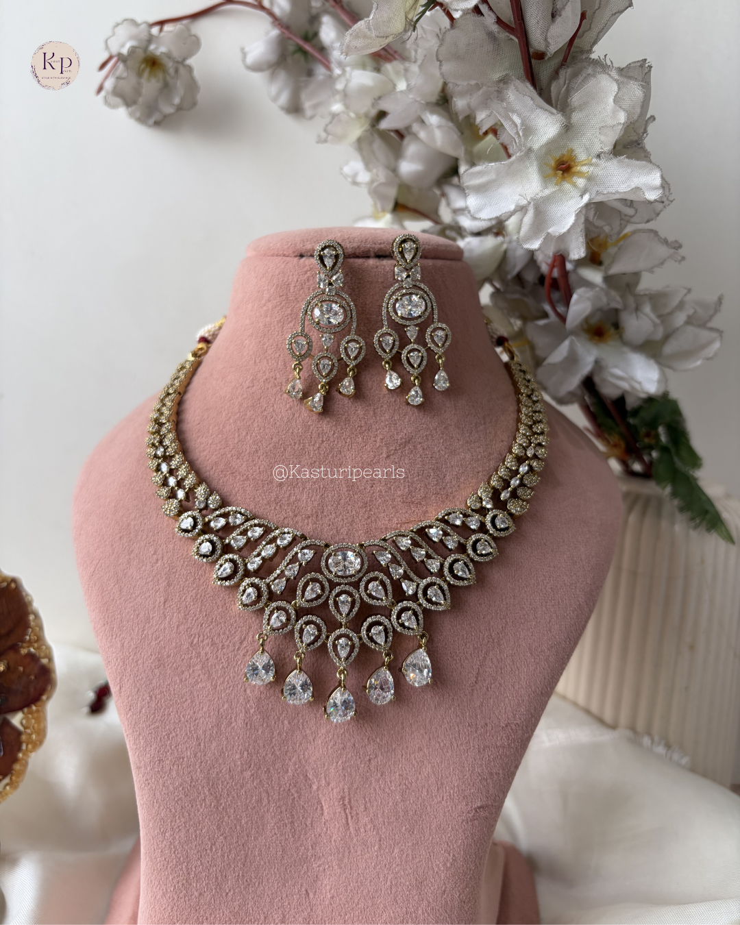 Genelia Victorian Neckset