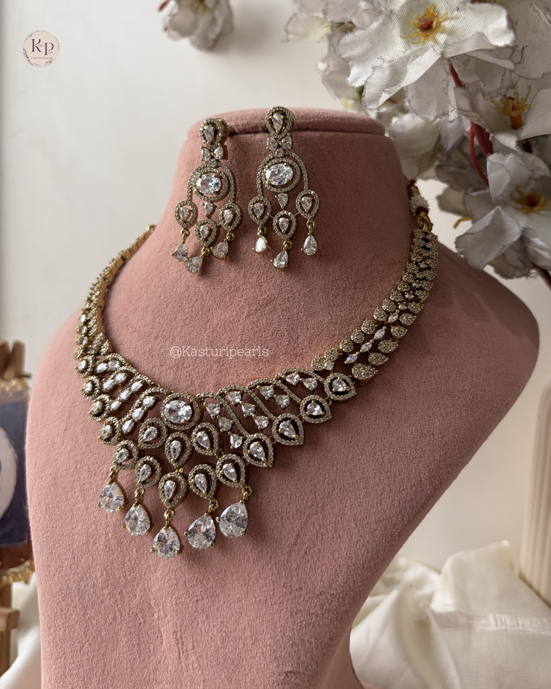 Genelia Victorian Neckset