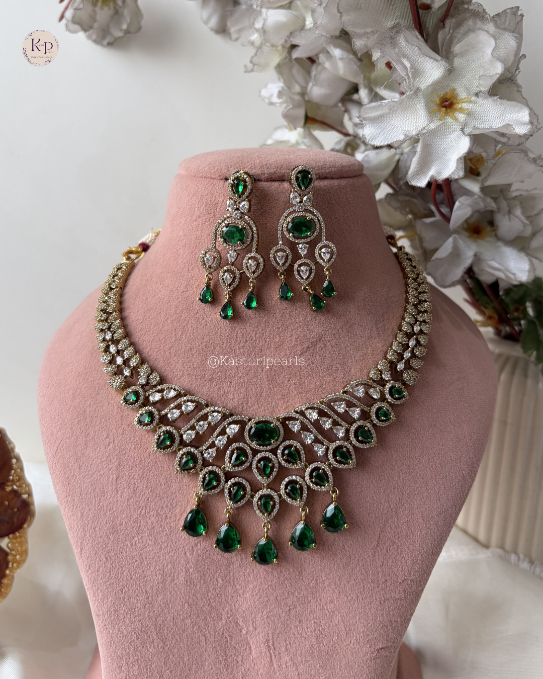 genelia Green Victorian Polish Neckset