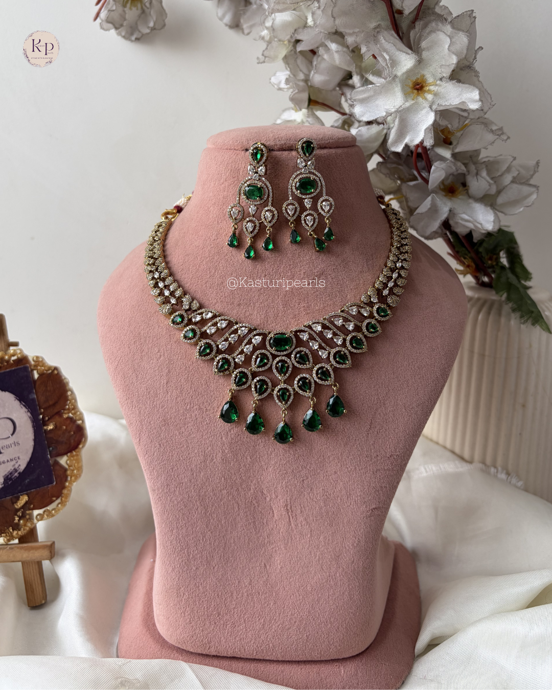 genelia Green Victorian Polish Neckset