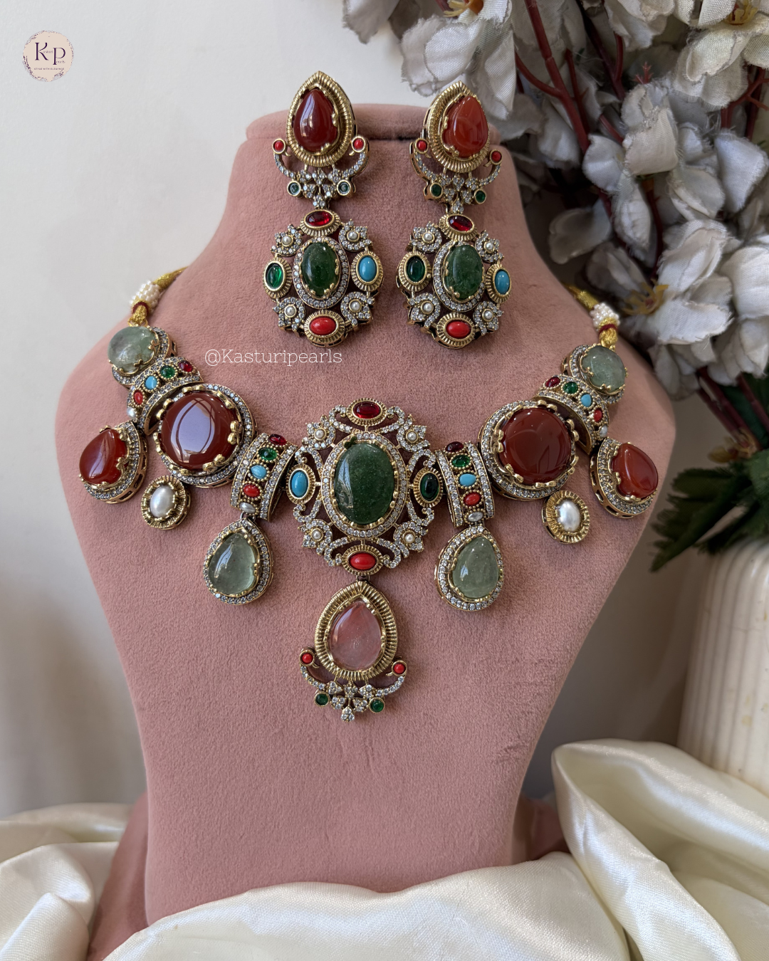 Girvita Sabhya sanchi neckset