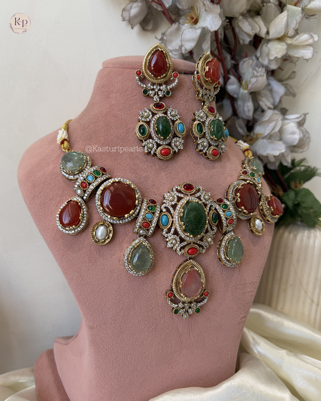 Girvita Sabhya sanchi neckset