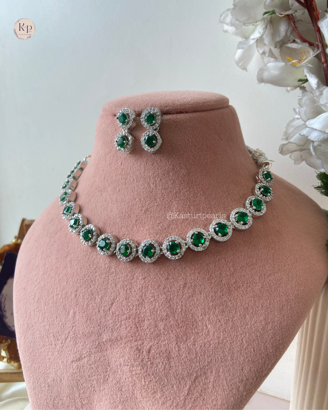 Ikvanshi green Ad Neckset