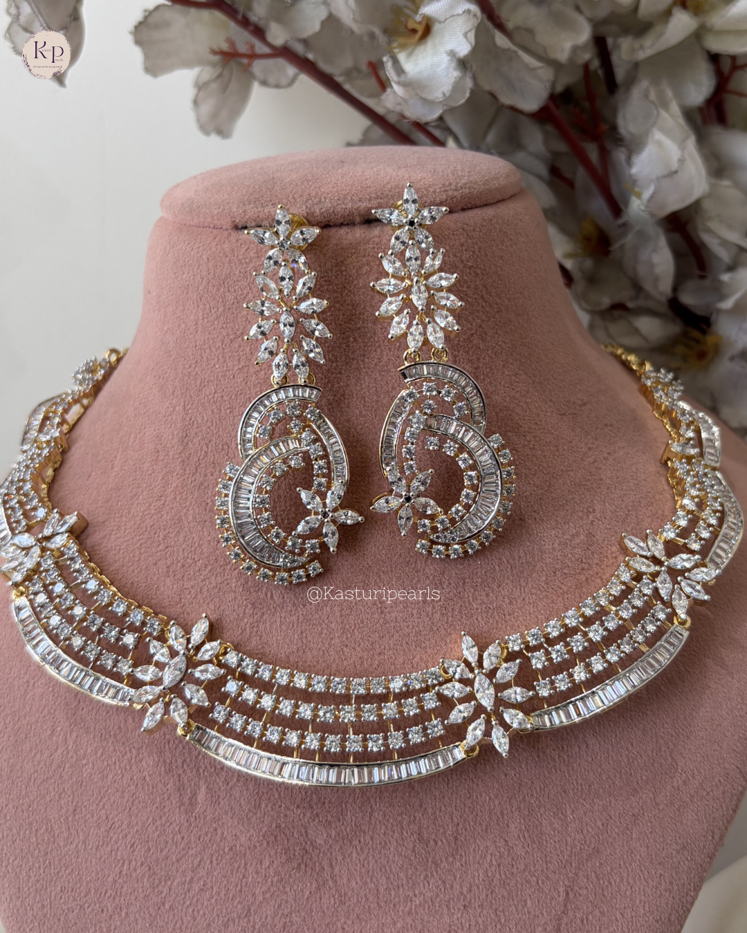 Ishani gold polish Necklace set
