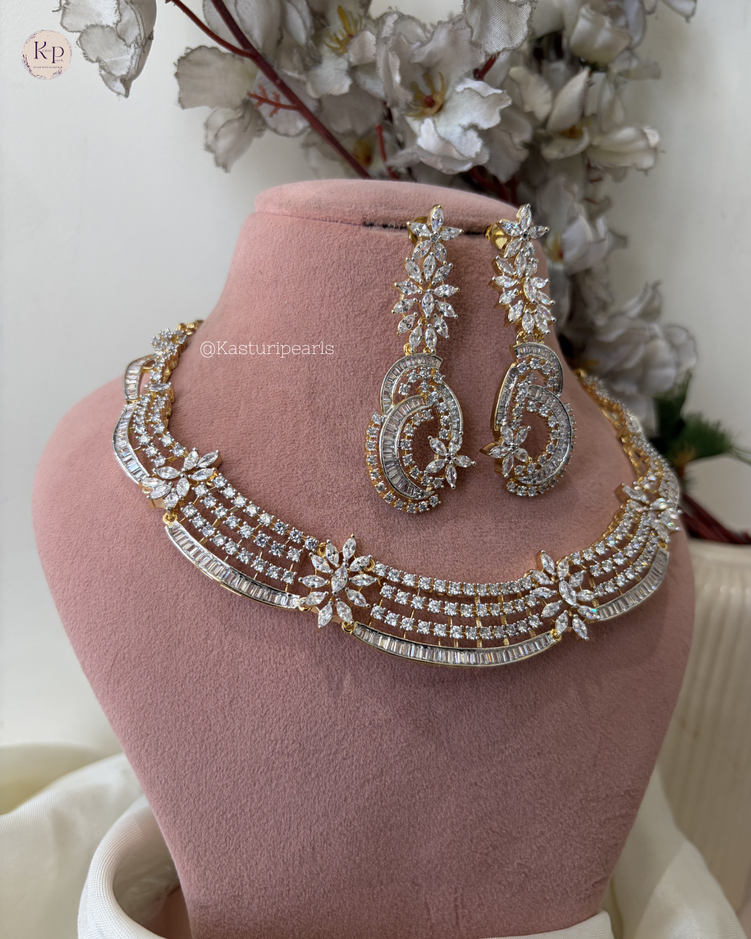 Ishani gold polish Necklace set