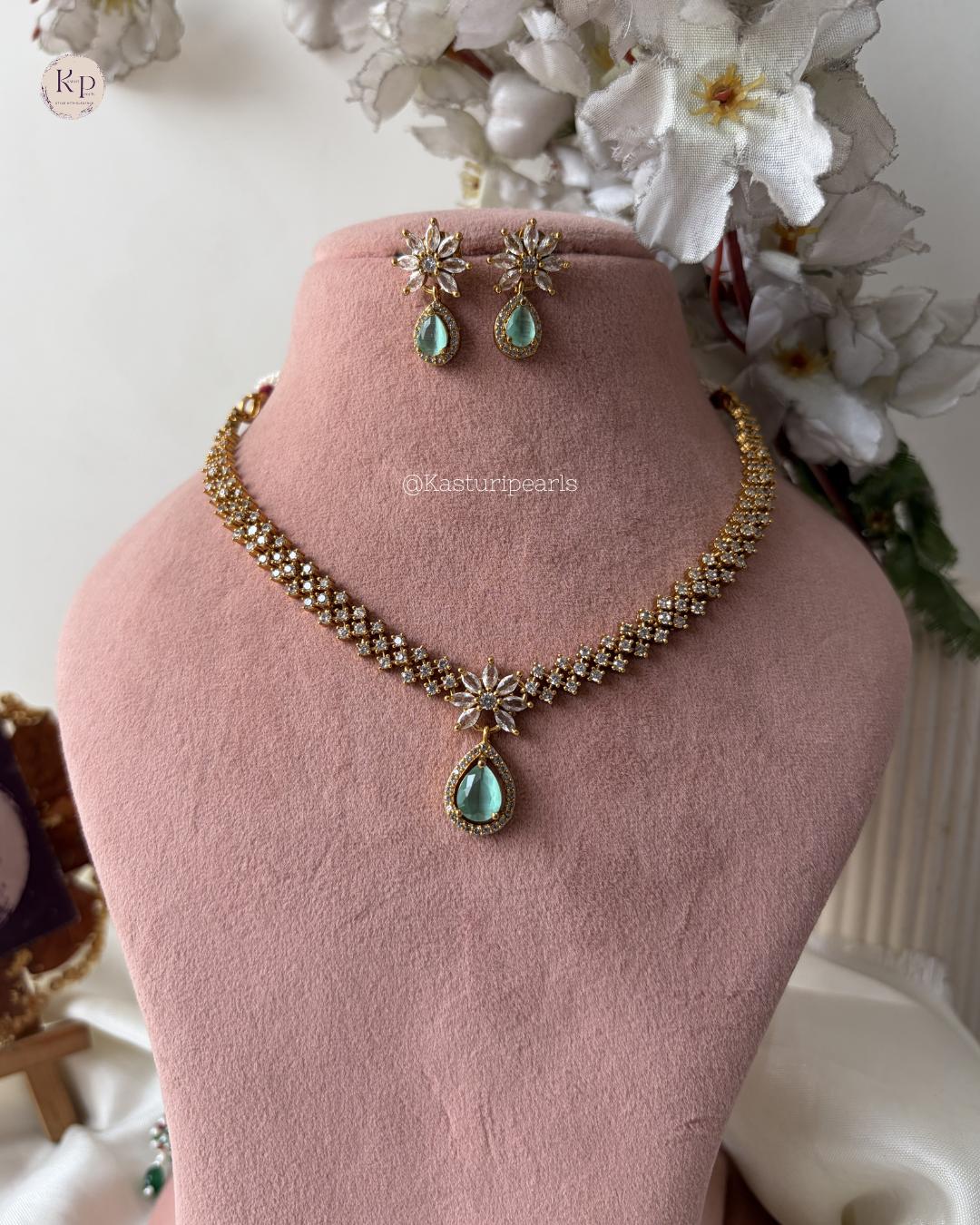Kashi Mint Mehndi Polish Neckset