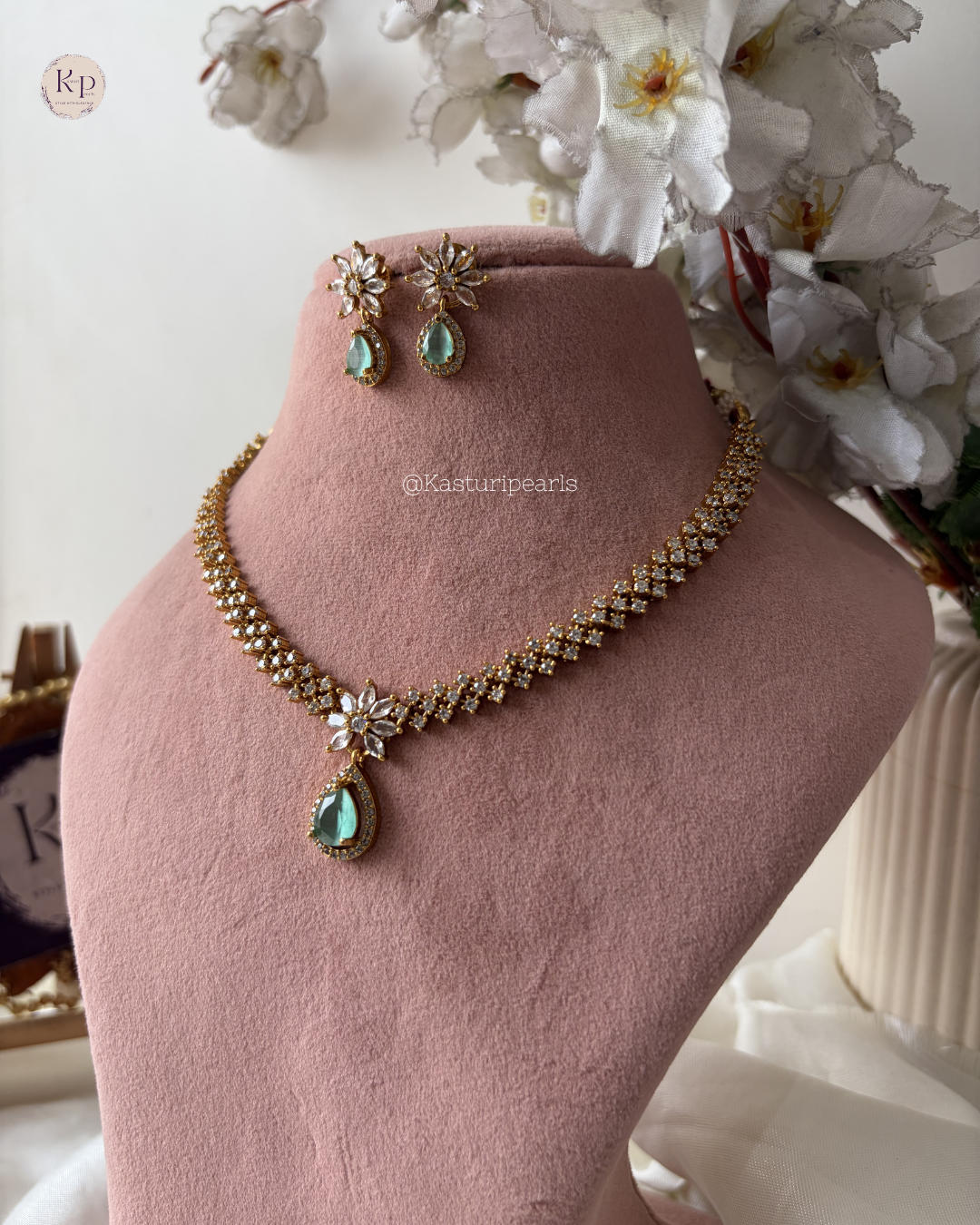 Kashi Mint Mehndi Polish Neckset