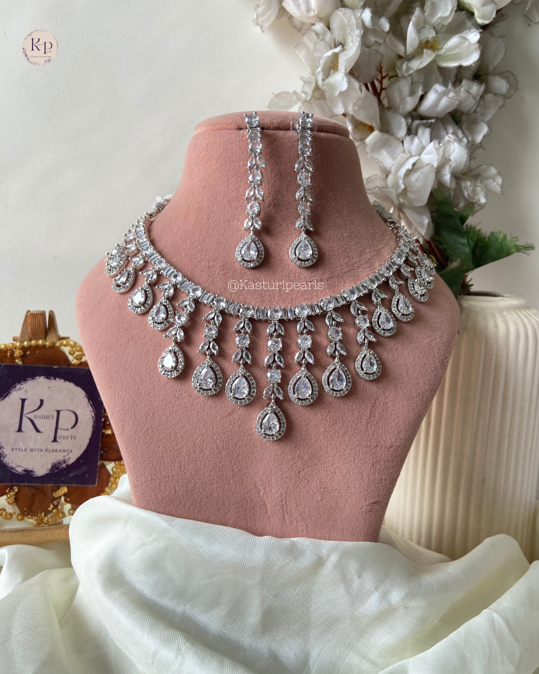 Kenita Ivory AD Neckset