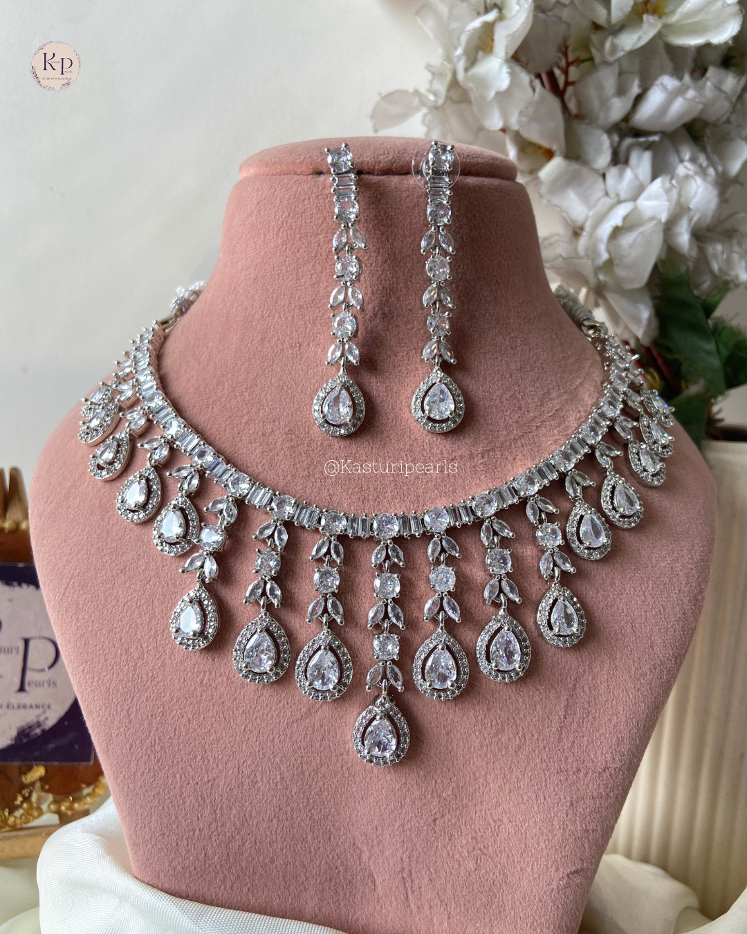 Kenita Ivory AD Neckset