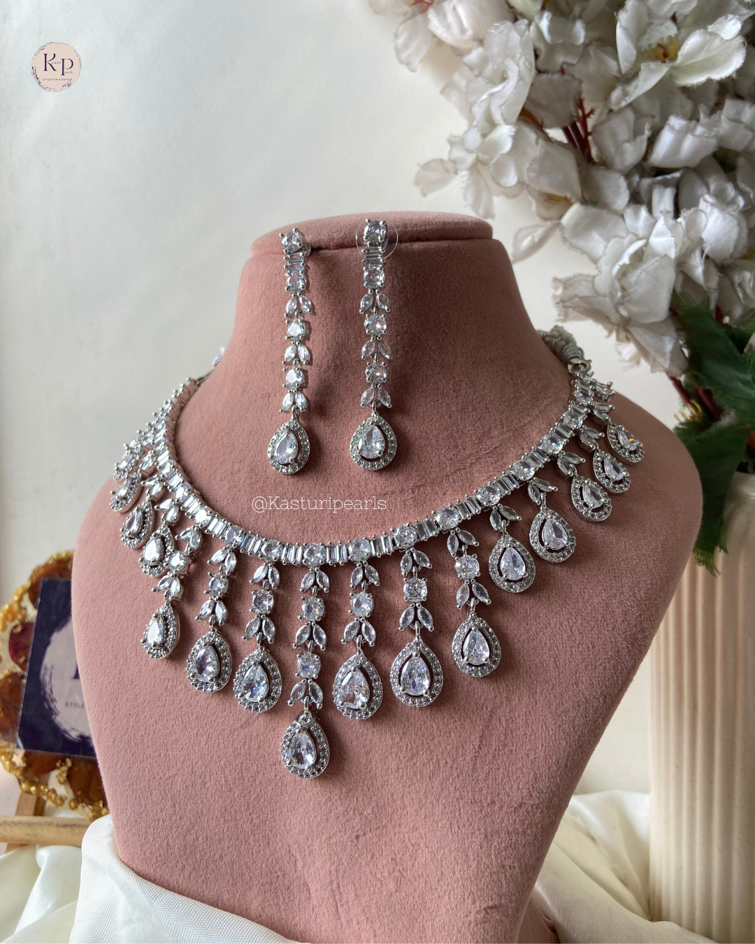 Kenita Ivory AD Neckset