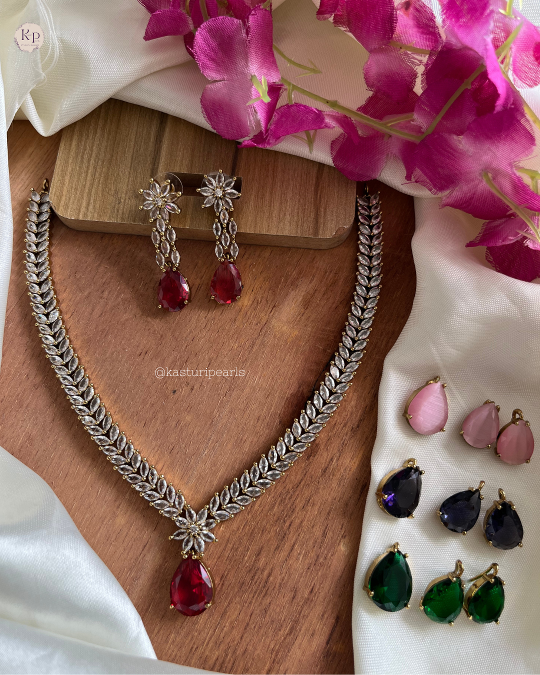 Kesari stone changeable Victorian Necklace set