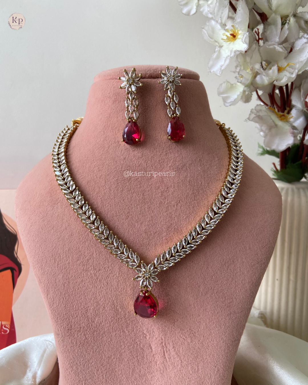 Kesari stone changeable Victorian Necklace set