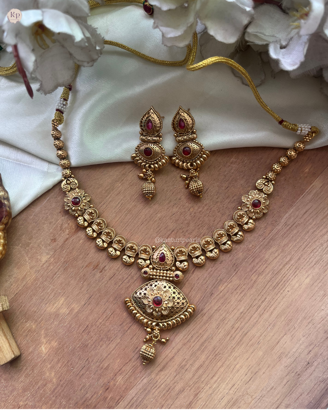Kunika rajwada Neckset