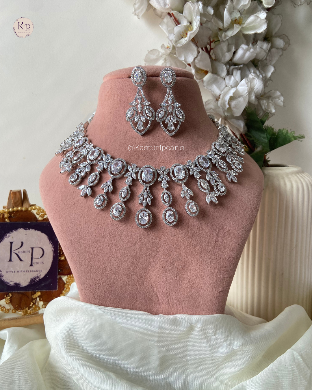 Lavika Ivory AD Necklace set