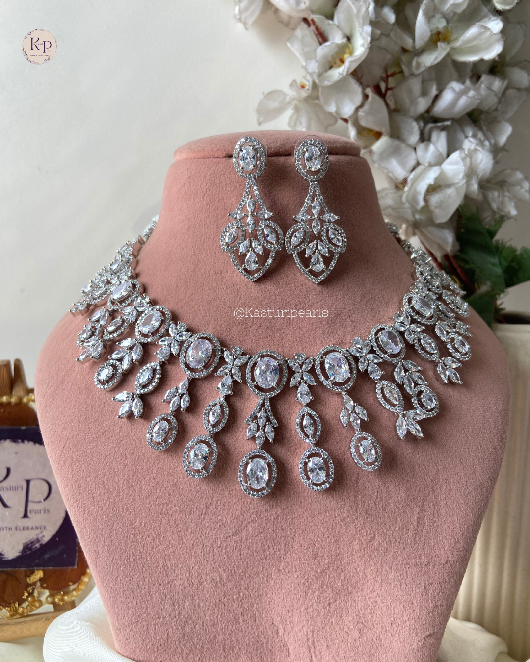 Lavika Ivory AD Necklace set