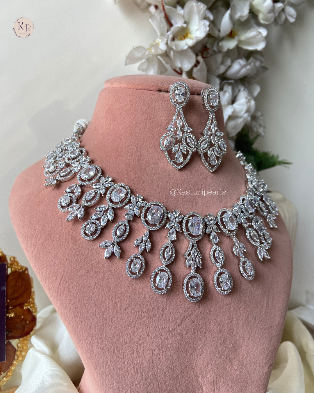 Lavika Ivory AD Necklace set